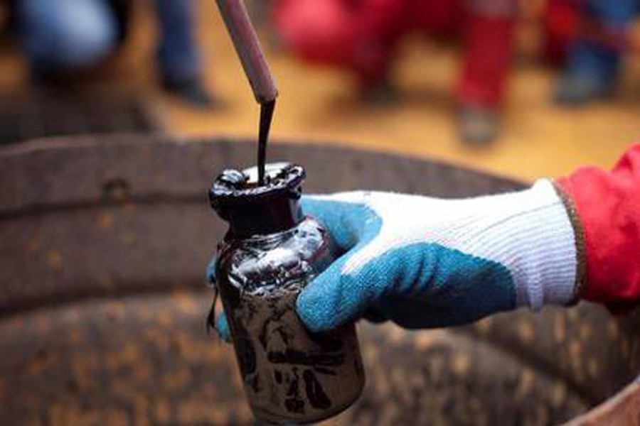 Oil prices hover close to 2019 highs