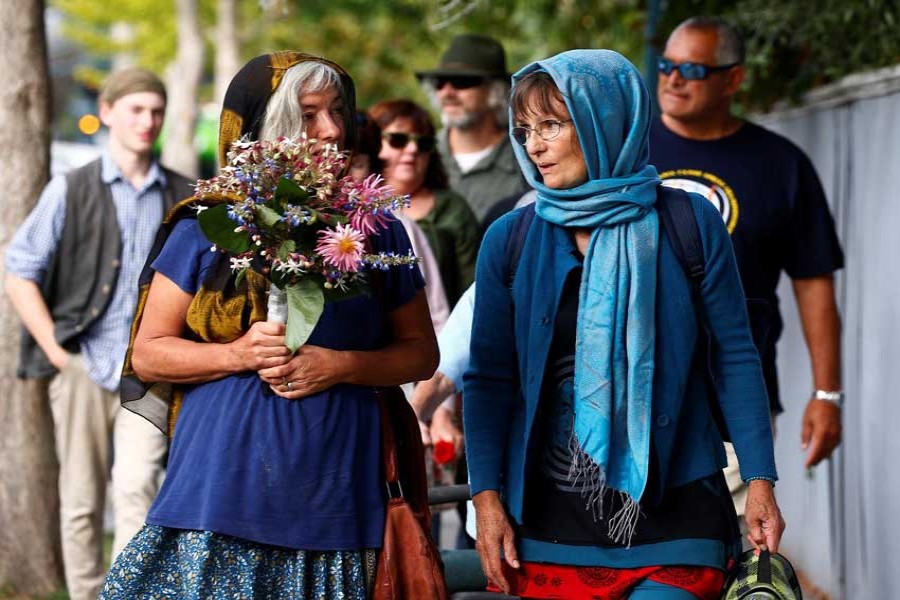 Thousands join New Zealand vigil