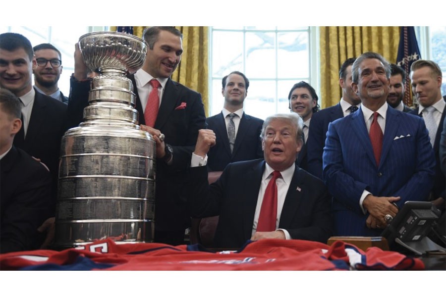 Donald Trump, fresh from declaring himself completely exonerated by the Mueller inquiry, hosts the 2018 Stanley Cup champion Washington Capitals in the Oval Office on March 25, 2019.           —Photo: AP   