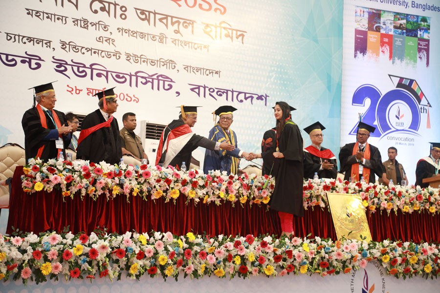 Md Abdul Hamid, President, People’s Republic of Bangladesh awarding Valedictorian and Chancellor’s Gold Medalist Samara Tawziat Choudhury during the 20th Convocation of Independent University, Bangladesh (IUB) on March 28, 2019 held on its own campus in Bashundhara, Dhaka