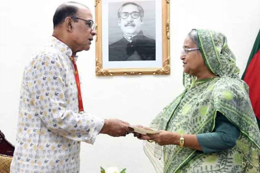 Actor Ahmed Sharif receiving a cheque of the donation from Prime Minister Sheikh Hasina at her office on Thursday