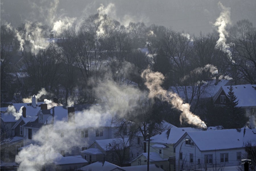 In this  January 30, 2019, file photo smoke rises from the chimneys of homes in St. Paul, Minnesota. Americans burned a record amount of energy in 2018, with a 10 per cent jump in consumption from booming natural gas helping to lead the way, the US Energy Information Administration says. Overall consumption of all kinds of fuels rose 4.0 per cent year on year, the largest such increase in eight years, a report from the agency said. Fossil fuels in all accounted for 80 per cent of Americans' energy use.    —Photo: AP