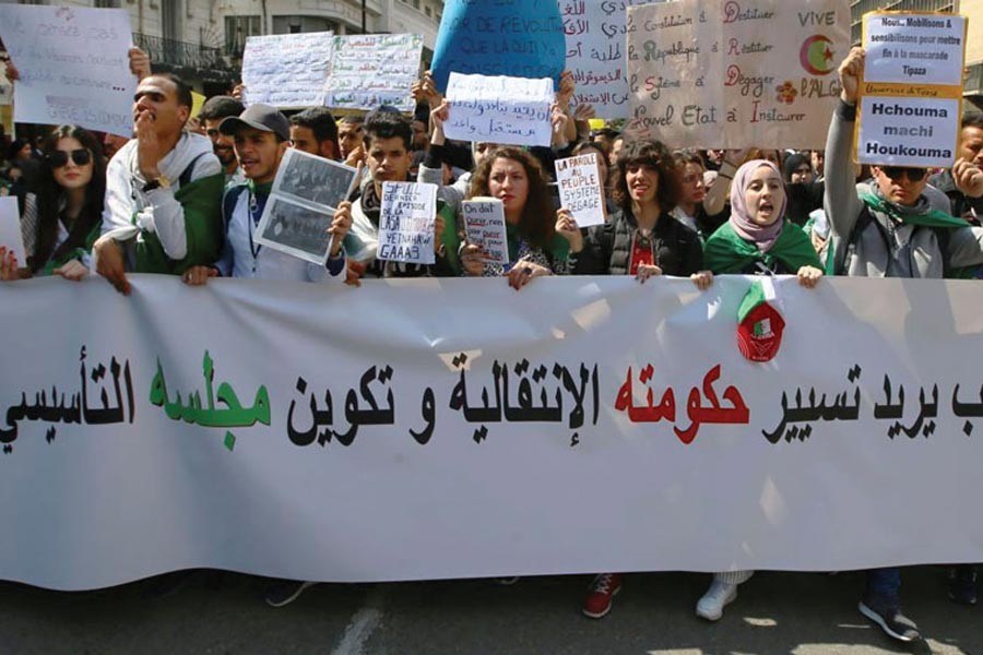 Algerian demonstrators march during a protest in Algiers on April 02, 2019. Algerian protesters and political leaders are expressing concerns that ailing President Abdelaziz Bouteflika's departure will leave the country's secretive, distrusted power structure. 	—Photo: AP