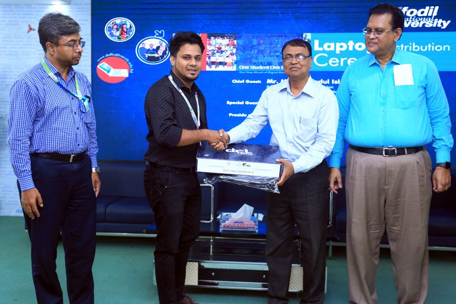 1000 DIU students receive free laptops