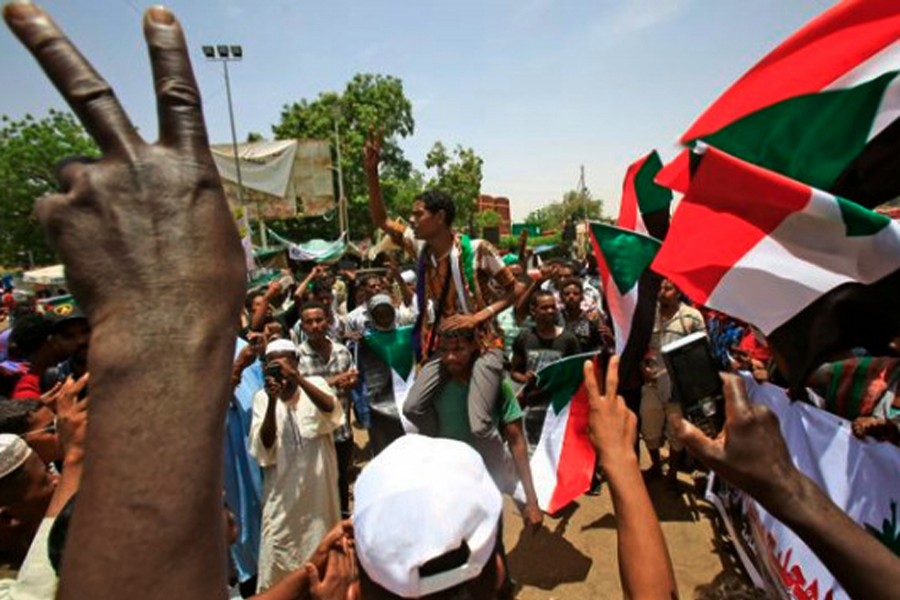 Sudanese threaten general strike as tensions escalate with military