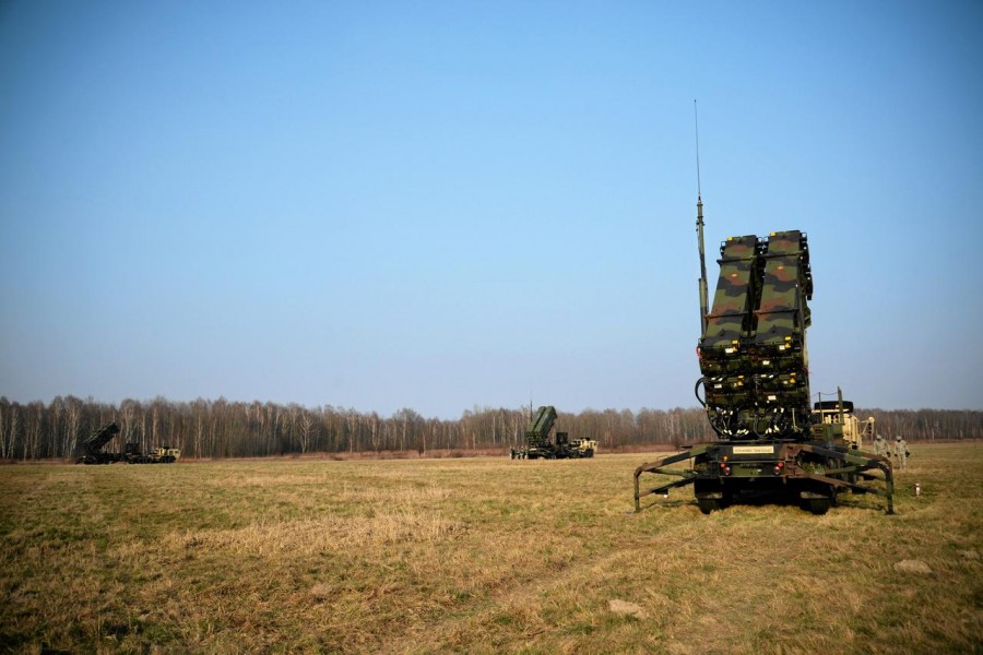 US soldiers walk next to a Patriot missile defence battery during join exercises at the military grouds in Sochaczew, near Warsaw, March 21, 2015 - Reuters file photo