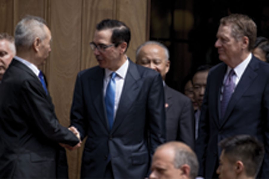 Chinese Vice Premier Liu He talks with US Treasury Secretary Steven Mnuchin and Trade Representative Robert Lighthizer as he leaves trade talks in Washington on May 10, 2019.	 —Photo: Reuters