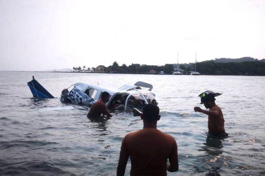 A view shows wreckage of a plane that crashed into the sea near the island of Roatan, Honduras, May 18, 2019 - Honduras Fire Department/via REUTERS
