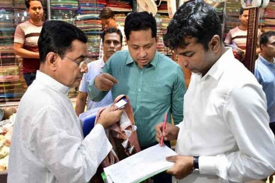 Traders fined for charging Eid shoppers at will in Chattogram