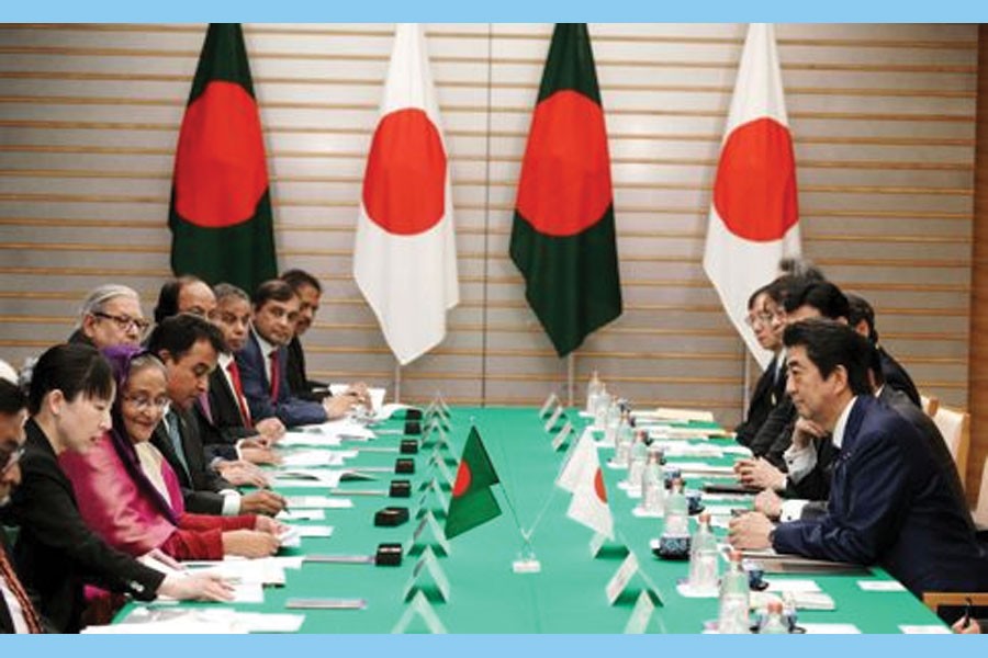 Bangladesh's Prime Minister Sheikh Hasina, second from left , and Japan's Prime Minister Shinzo abe, right attend their meeting at abe's official residence Wednesday, May 29, 2019, in Tokyo.         — Photo: AP   
