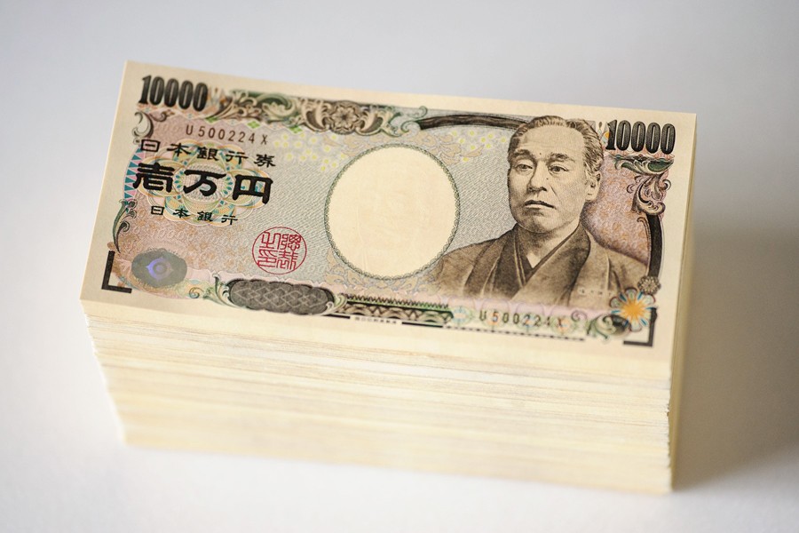 Dollar drops, yen hits five-month high