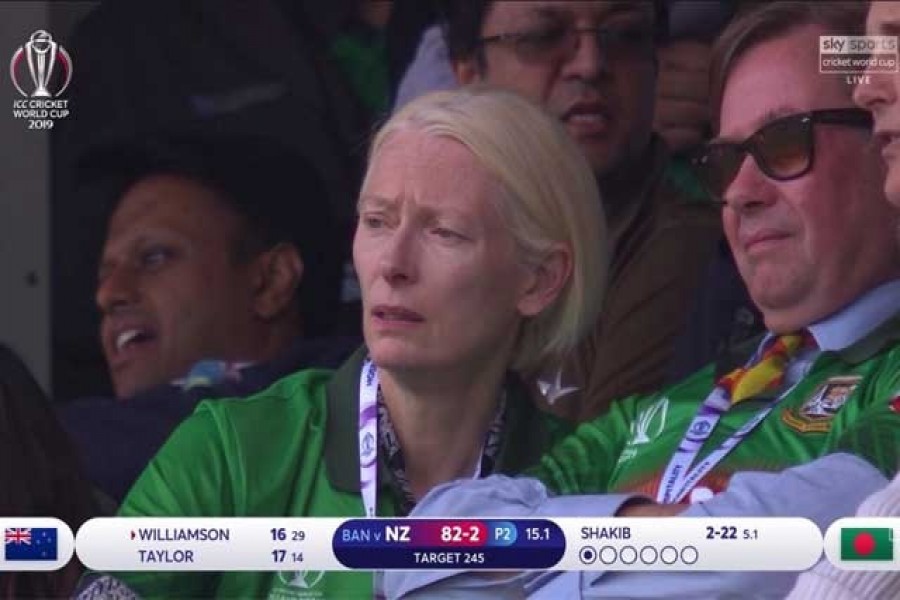 British actress seen in Tigers' colours at The Oval