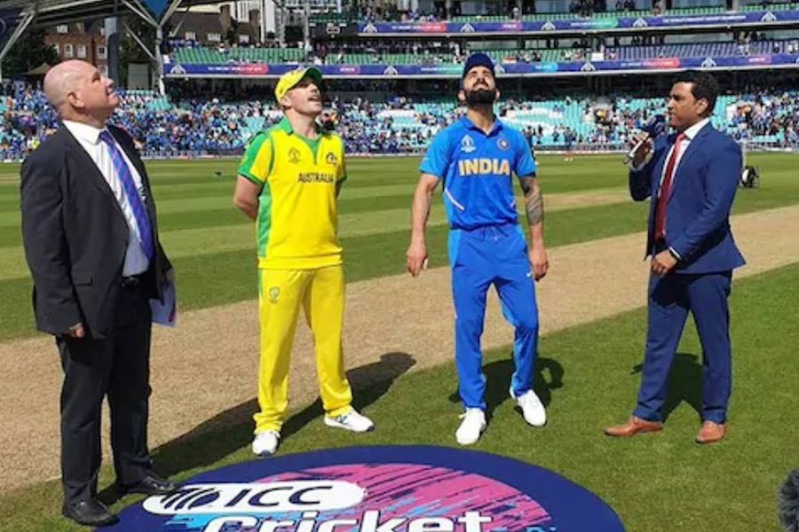 India bat first in ‘clash of titans’ against Australia