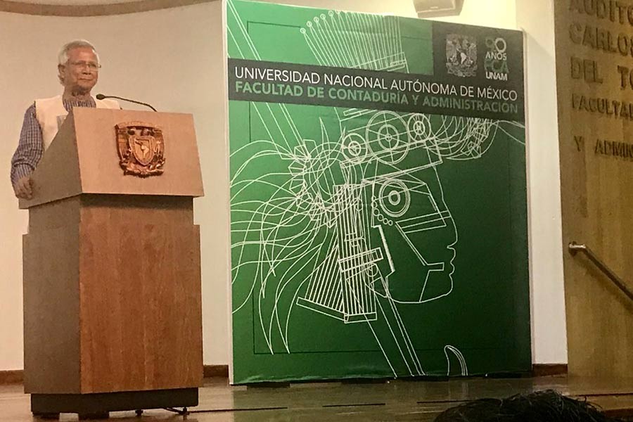 Yunus delivers public lecture at Mexican university