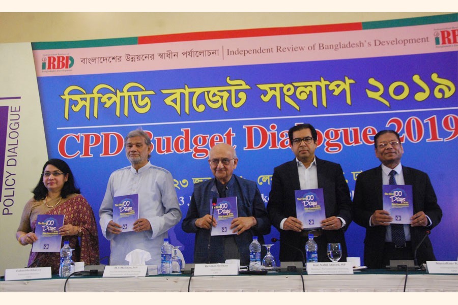 Planning Minister MA Mannan (2nd from left), CPD Chairman Professor Rehman Sobhan (3rd from left) and other guests holding copies of a book titled 'The First 100 Days of the New Government' during its publication ceremony at the CPD Budget Dialogue 2019 held at a city hotel on Sunday — FE photo