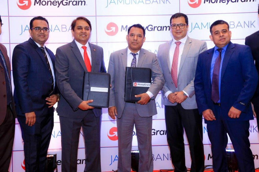 Mirza Elias Uddin Ahmed ,Additional Managing Director of Jamuna Bank Ltd ( thid from left), Yogesh Sangle, Head of Asia Pacific and South Asia ,  and  Sheshagiri (Sukesh) Malliah, Regional Head Indian Subcontinent, Indo China and Malaysia, MoneyGram, and other high-ups pose for photograph a deal signing ceremony recently
