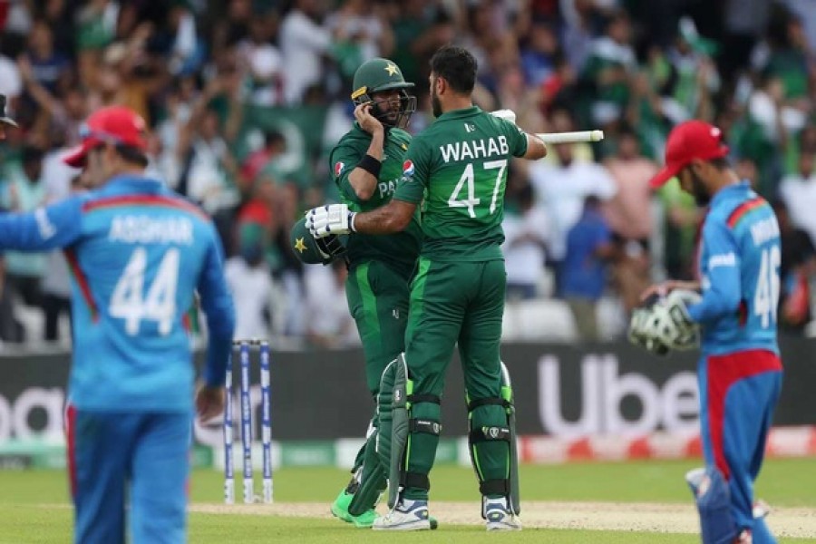 Pakistan beat nervy Afghanistan to keep their WC hopes alive