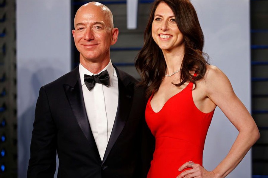 Amazon CEO Jeff and wife MacKenzie Bezos arrive at the 2018 Vanity Fair Oscar Party in Beverly Hills, California. Reuters/File Photo