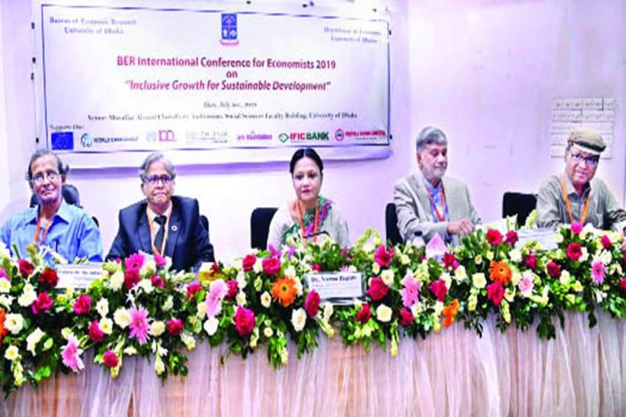 Planning MInister MA Mannan (second from right) at a session of the Bureau of Economic Research (BER) International Conference for Economists 2019 that began at Dhaka University on Saturday — FE Photo