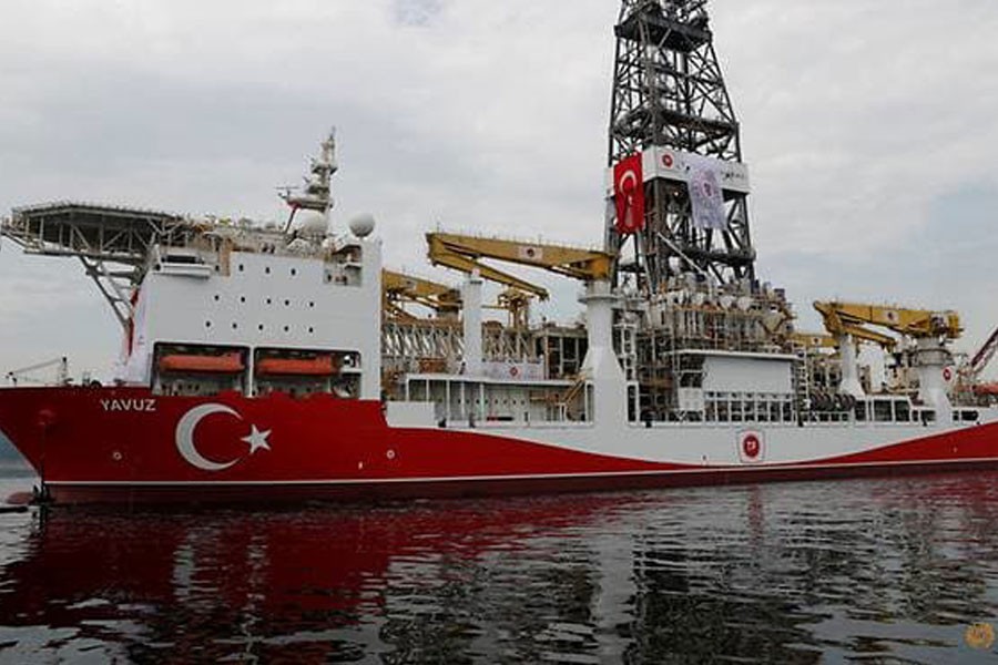 Turkish drilling vessel Yavuz sets sail in Izmit Bay, on its way to the Mediterranean Sea, off the port of Dilovasi, Turkey, June 20, 2019 - REUTERS/Murad Sezer/File Photo