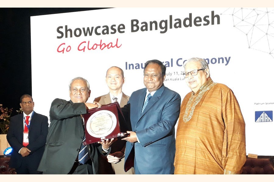 Bangladesh-Malaysia Chamber of Commerce and Industry president Syed Moazzam Hossain hands over a crest to commerce minister Tipu Munshi at the inaugural session of a programme styled 'Showcase Bangladesh-Go Global' in Kuala Lumpur on Thursday