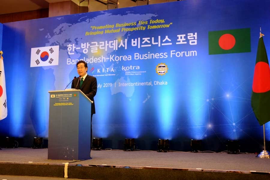 South Korean Prime Minister Lee Nak-yon delivering keynote speech at Bangladesh-Korea Business Forum with a theme ‘Promoting Business Ties Today: Bringing Mutual Prosperity Tomorrow’ at a hotel in Dhaka on Sunday.