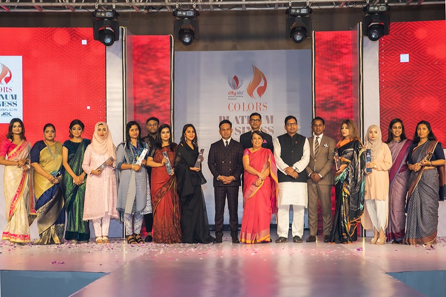 From right to left: State minister for ICT Zunaid Ahmed Palak (sixth), high commissioner of India to Bangladesh Riva Ganguly Das (seventh-front), and additional managing director of City Bank Sheikh Mohammad Maroof (fifth), editor and publisher of Colors Zakaria Masud (eighth) are seen with the winners