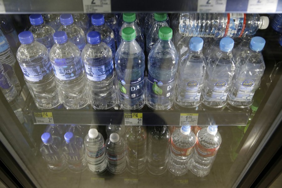 San Francisco airport to ban plastic bottles sales