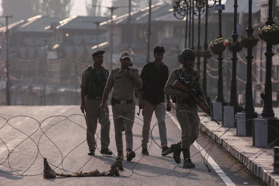 Indian security personnel patrol on deserted road during restrictions in Srinagar, August 5, 2019 - REUTERS/Danish Ismail