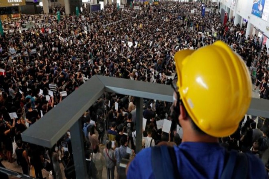 Hong Kong Airport cancels flights as protesters occupy terminal