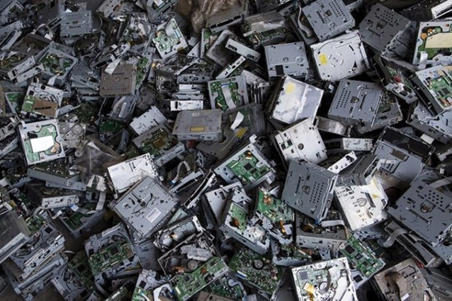 E-waste in India, as in other countries, is the fastest-growing waste stream.      —Photo: Reuters