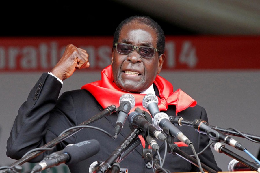 Zimbabwe President Robert Mugabe addresses supporters during celebrations to mark his 90th birthday in Marondera about 80km ( 50 miles) east of the capital Harare, February 23, 2014. Reuters/File Photo