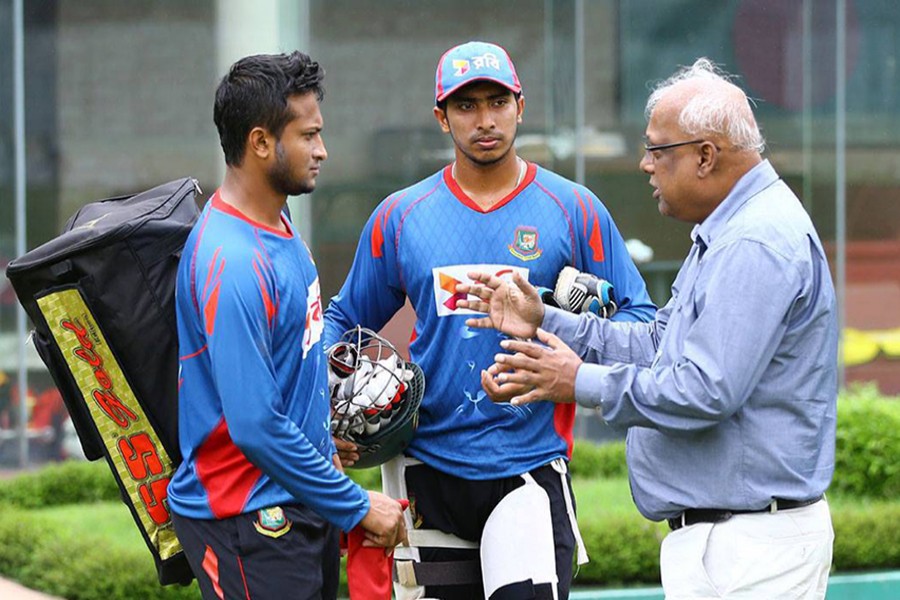 Nazmul Abedeen Fahim (right) seen along with cricketer Shakib Al Hasan and Soumya Sarkar — Photo via UNB