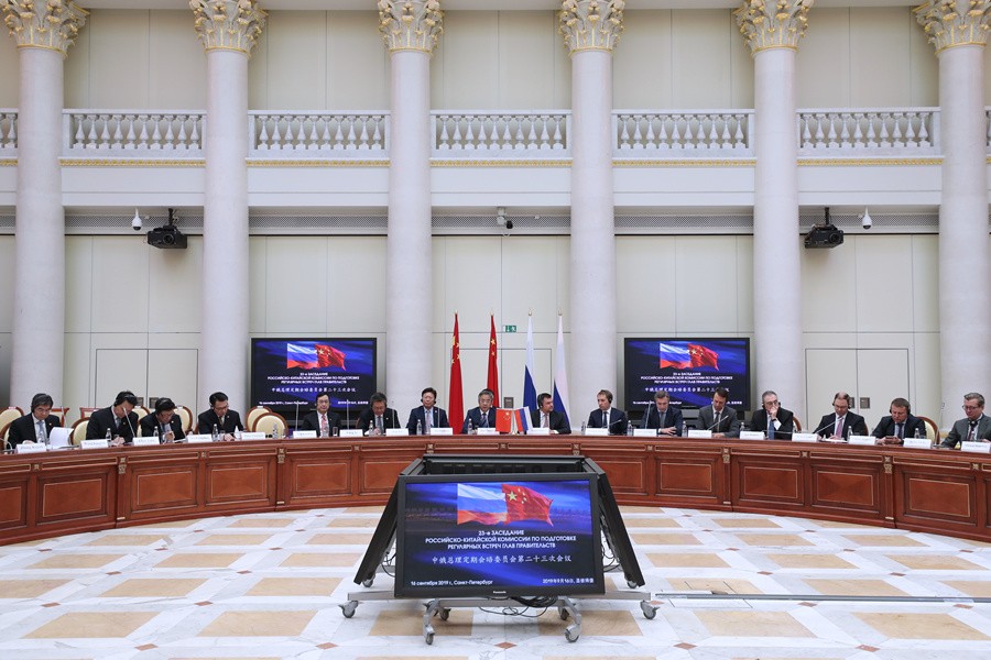 Chinese Vice Premier Hu Chunhua and Russian Deputy Prime Minister Maxim Akimov co-chair the 23rd session of the committee for regular meetings between Chinese and Russian heads of government in St. Petersburg, Russia, Sept 16, 2019. (Xinhua/Lu Jinbo)