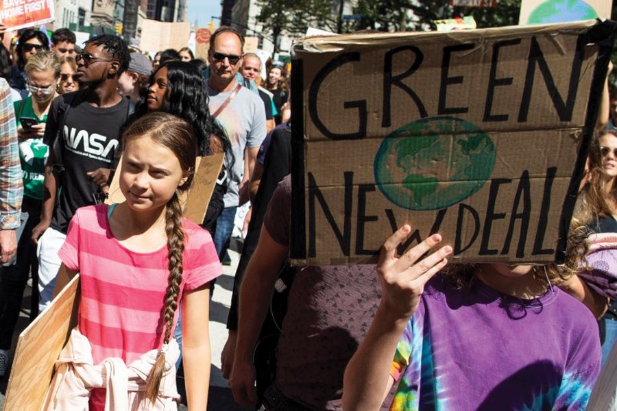 Swedish environmental activist Greta Thunberg, left, takes part during the Climate Strike, on September 20, 2019 in New York.           —Photo: AP   