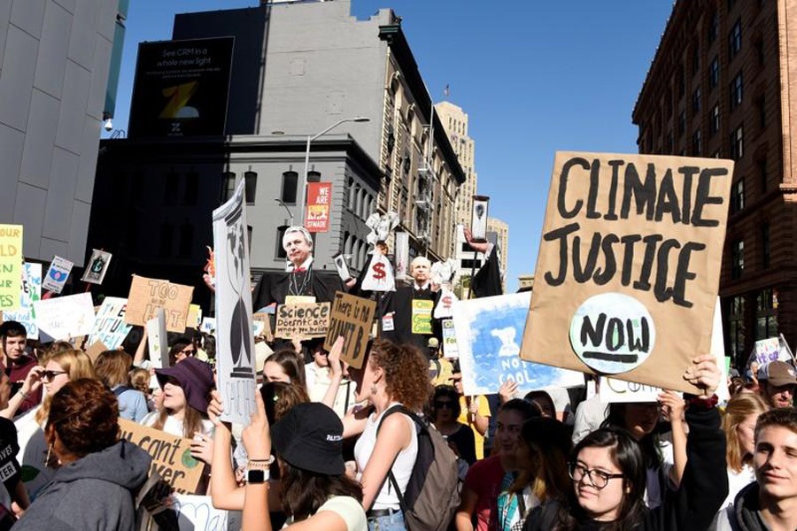 Young people protest outside of the San Francisco Federal Building during a Climate Strike march in San Francisco, US, September 20, 2019. Reuters/File Photo