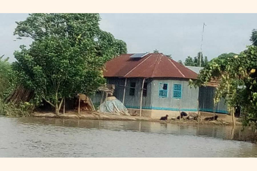 Floodwater around houses under Shibganj upazila in Chapainawabganj district 	— FE Photo