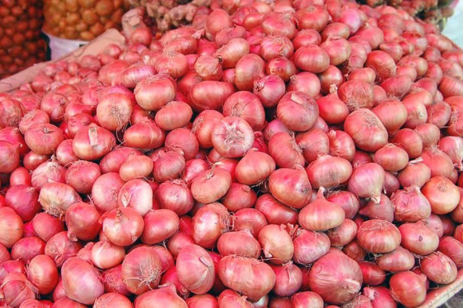 Sufficient amount of onions available in market: Ministry