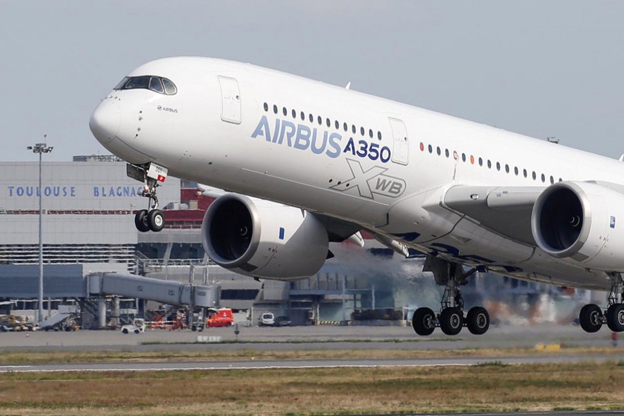 An Airbus A350 takes off at the aircraft builder's headquarters in Colomiers near Toulouse, France, September 27, 2019. Reuters/File Photo