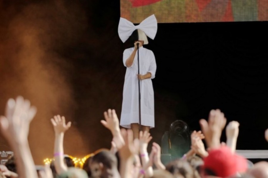 Singer Sia performs on ABC’s “Good Morning America” in New York City, New York on July 22, 2016 - Photo: REUTERS/Joe Penney