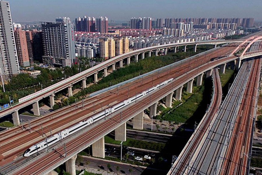 A bullet train runs in Zhengzhou, capital of Central China's Henan Province, Sept 1, 2016. [Photo/Xinhua]