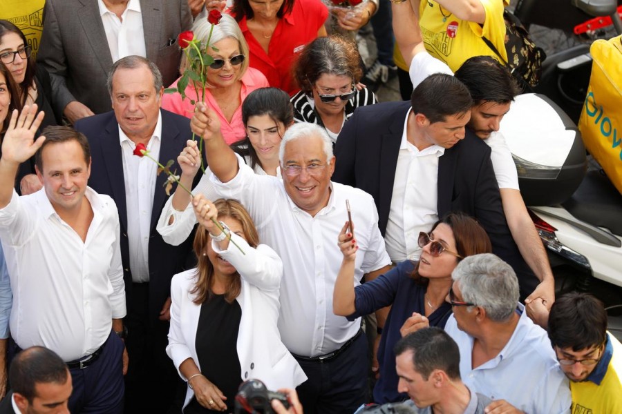 Portugal's Prime Minister and Socialist Party (PS) candidate Antonio Costa meets supporters as part of the last day of campaigning ahead of Portugal's general election, at downtown Lisbon, Portugal October 4, 2019. REUTERS/Rafael Marchante