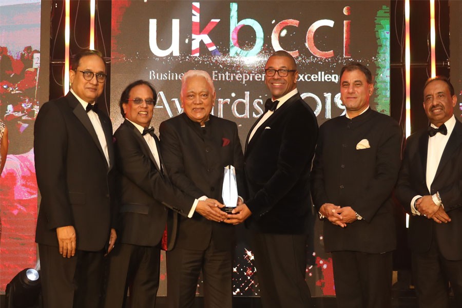 Mr Syed Manzur Elahi, chairman of the Apex Group, receiving the "Lifetime Achievement Award" at the UK Bangladesh Catalysts of Commerce & Industry (UKBCCI) awards held in central London this evening local time