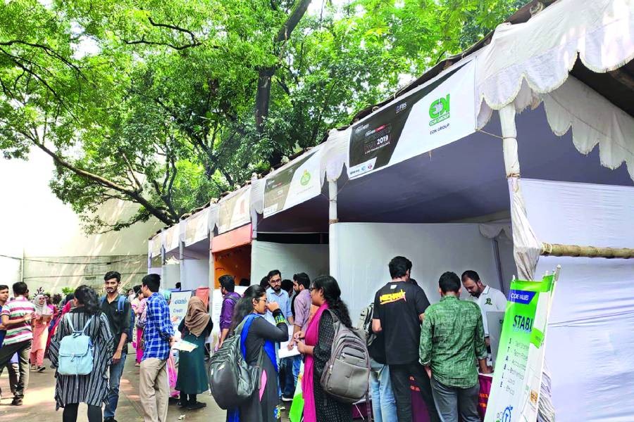 Students attending 'The internship fair 2019' organised by Voice of Business at Dhaka University