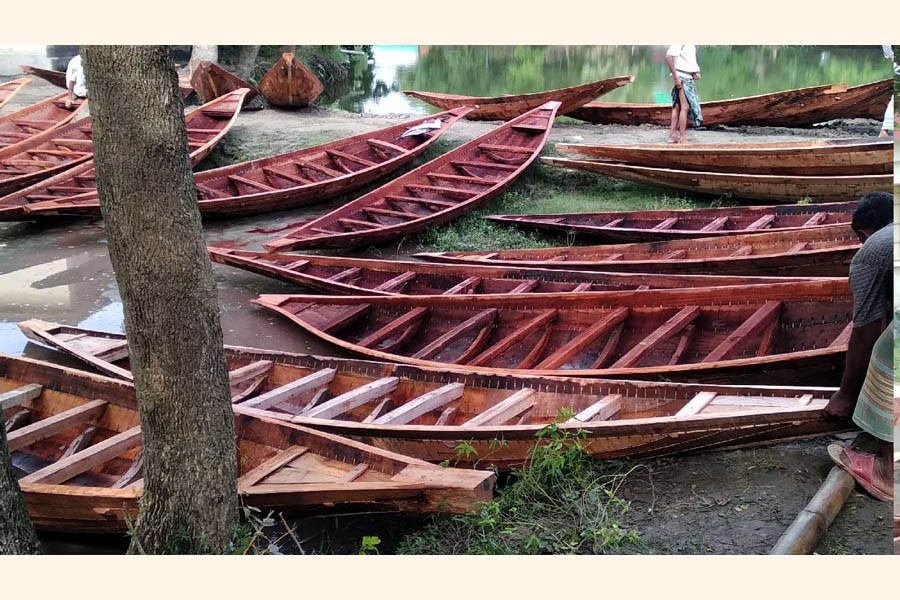 Small boats made by craftsmen seen in Dahar Ramsidhi village of Bashgram union under Narail Sadar upazila  	— UNB Photo