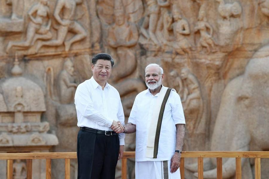 Indian Prime Minister Narendra Modi (R) shaking hands with Chinese President Xi Jinping during their visit at Arjuna's Penance, ahead of the summit at the World Heritage Site of Mahabalipuram in Tamil Nadu state. —Reuters Photo