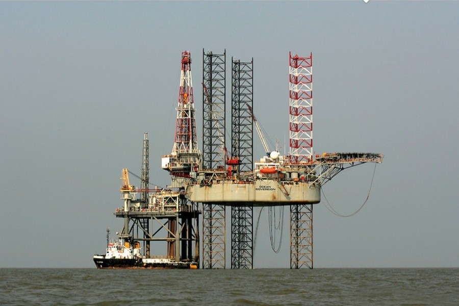 Representational photo shows a gas rig operated by Diamond Resources and contracted to Cairn Energy plc, about 15 miles off Chattogram in the Bay of Bengal. Courtesy: Jiri Rezac