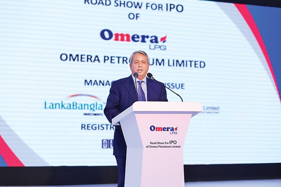 Azam J Chowdhury, director of Omera Petroleum Limited, addressing the IPO road show of the company on Sunday