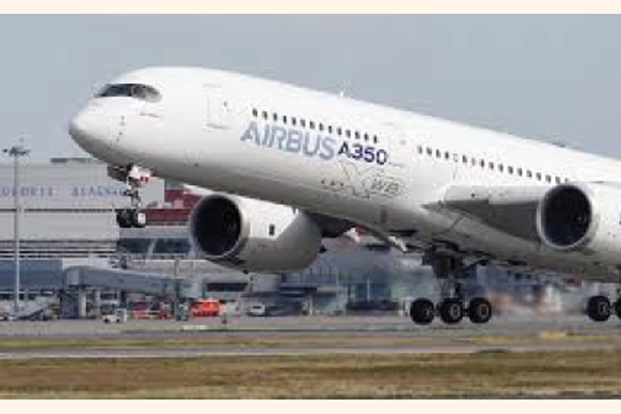 US WIDENS TRADE WAR WITH TARIFFS ON EUROPEAN PLANES, CHEESE, WHISKY TO PUNISH SUBSIDIES: An Airbus A350 takes off at the aircraft builder's headquarters in Colomiers near Toulouse, France on September 27, 2019. 	—Photo: Reuters