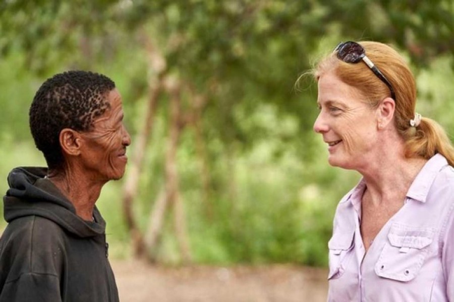 Vanessa Hayes speaks with Headman ǀkun ǀkunta, from an extended Ju/'hoansi family, who provided genome data for a study identifying the ancestral homeland in southern Africa of all living members of our species, in Namibia, Feb 6, 2019. Chris Bennett/Evolving Picture/Handout via REUTERS/File Photo